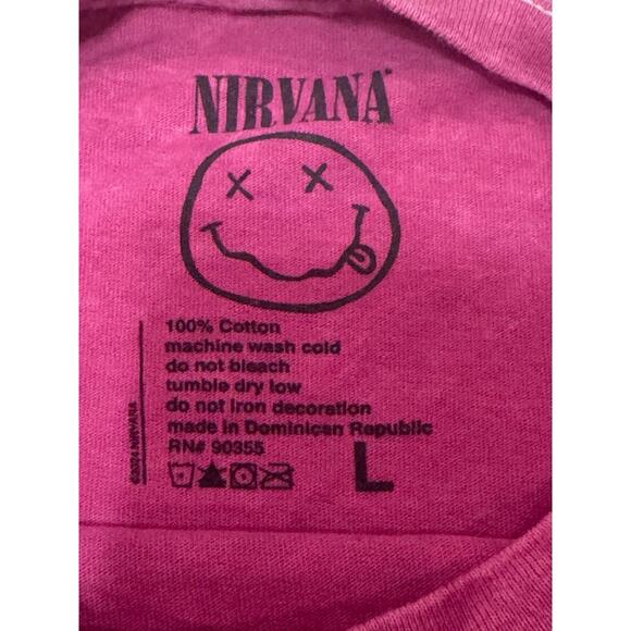 Nirvana Pink Women's Short Sleeve Nevermind Smiley Grunge Band T-Shirt Sz L - Picture 3 of 7